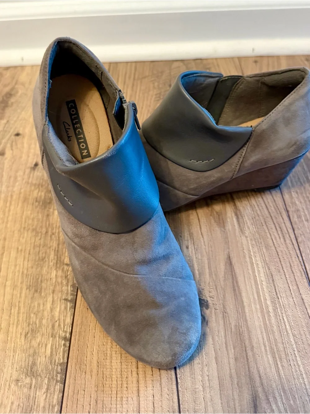 Clarks Collection Cushion Soft Taupe Suede Leather Wedge Ankle Booties 8.5